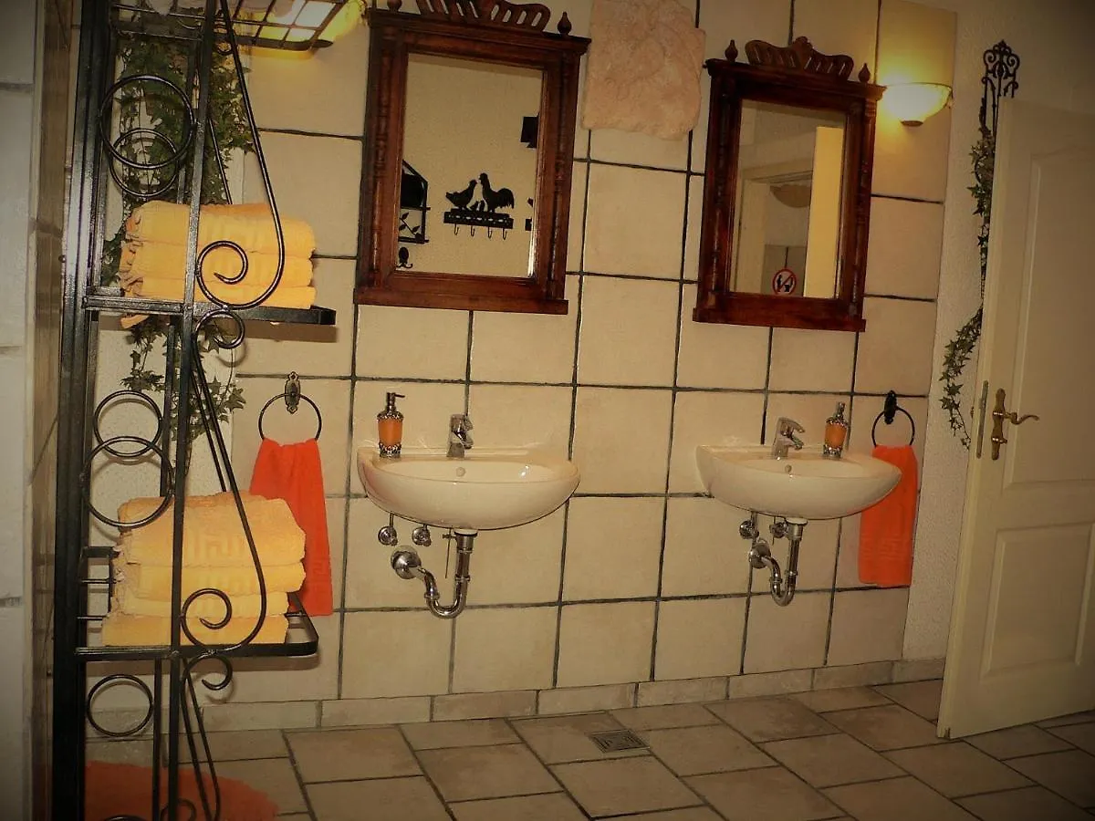 Ferienhaus Kutscherhaus Casa Chabeli - Berlin, Max 11 Personen 0*, Berlin Germany
