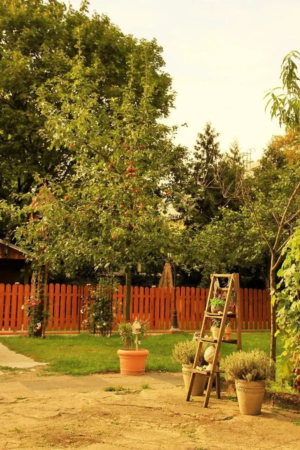 Holiday home Ferienhaus Kutscherhaus Casa Chabeli - Berlin, Max 11 Personen